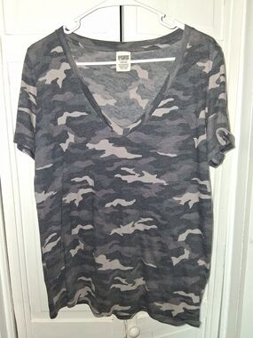 PINK Victoria's Secret Gray Logo Tag Tee